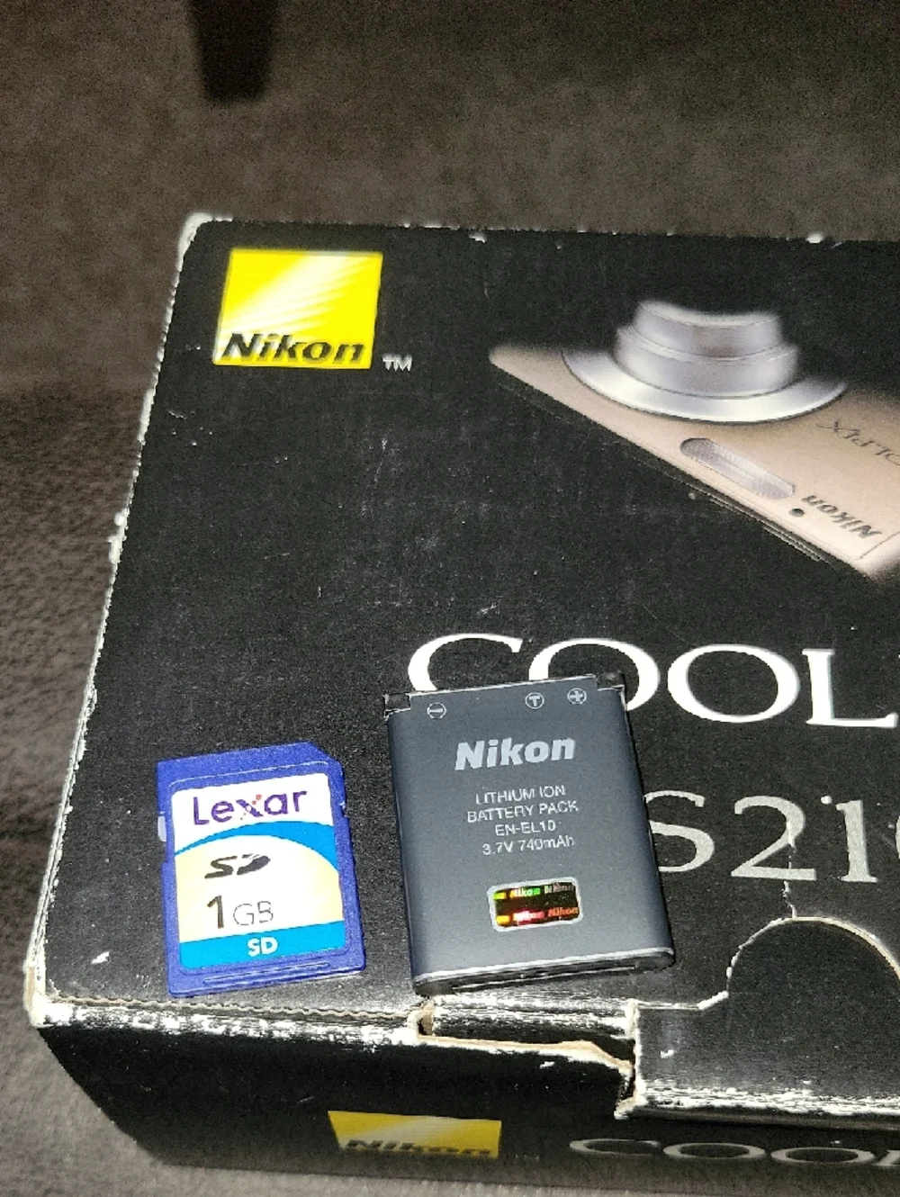 Nikon COOLPIX S210 Compact Digital Camera - Silver